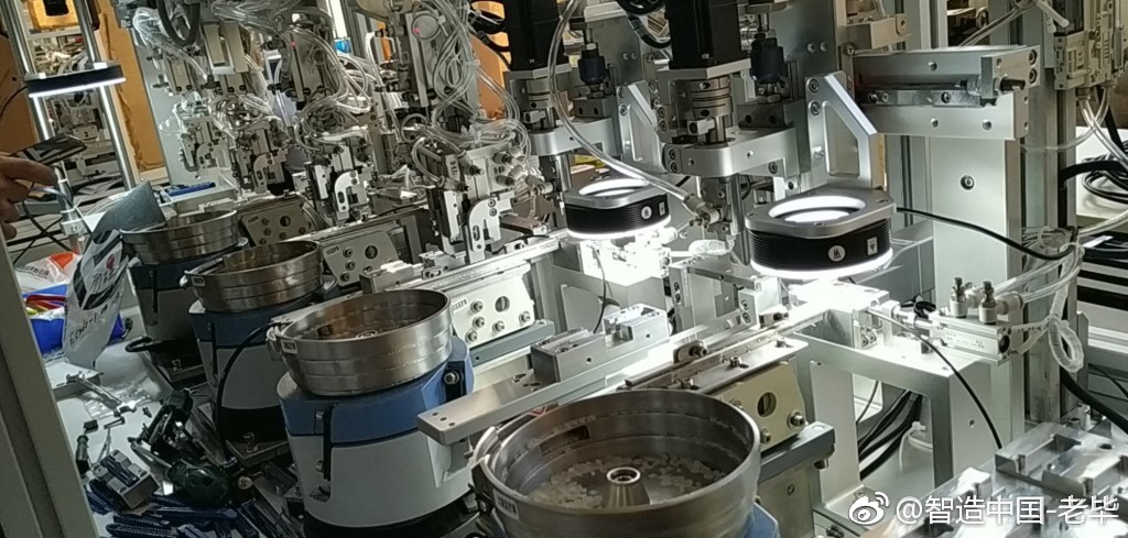 腔镜切割吻合器自动装配机