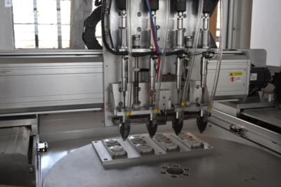 多轴转盘移动式自动拧紧机构